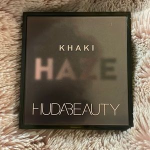 Huda beauty khaki haze palette